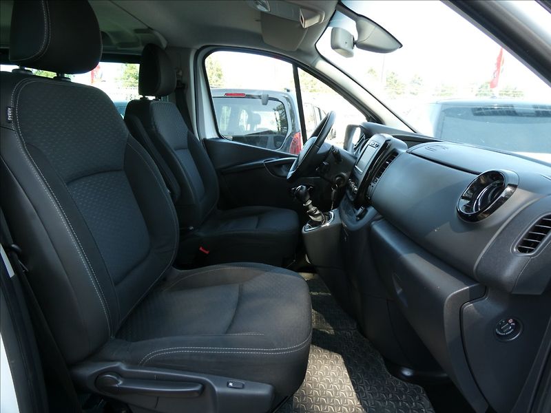 Opel Vivaro 1,6 BiCDTi 107kW Long,8.MÍST,n - fotka 18 z 41