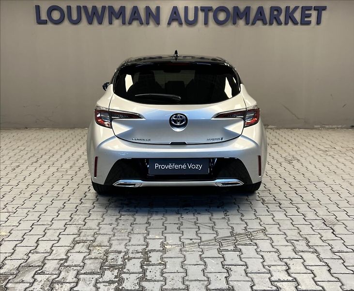 Toyota Corolla 2,0 Hybrid AT SELECTION - fotka 15 z 17