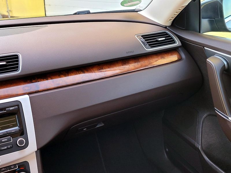 Volkswagen Passat TSi HIGHLINE,málo najeto  - fotka 38 z 51