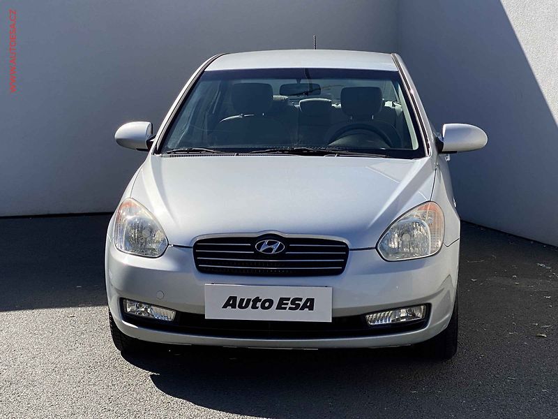 Hyundai Accent (2009) 1.4i, ČR, Klima - fotka 2 z 16