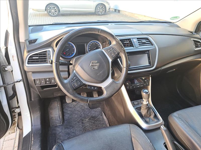 Suzuki SX4 S-Cross 1,6 DDiS - fotka 26 z 58