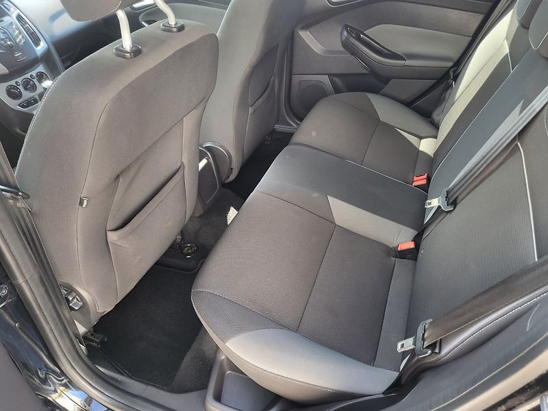 Ford Focus (2011) 1.6 i 16V Rozvody, Nová STK - fotka 11 z 23