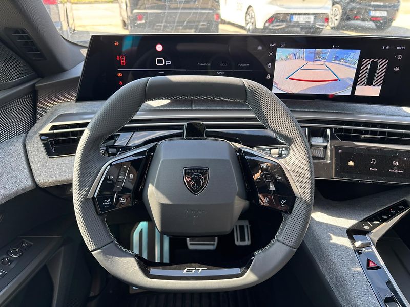 Peugeot 5008 (2026) GT Hybrid 145 e-DCS6 - fotka 13 z 19