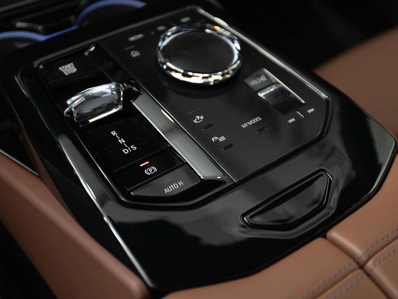 BMW Řada 5 540d xDrive Touring - fotka 14 z 20