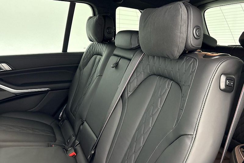 BMW X7 xDrive40d - fotka 9 z 30