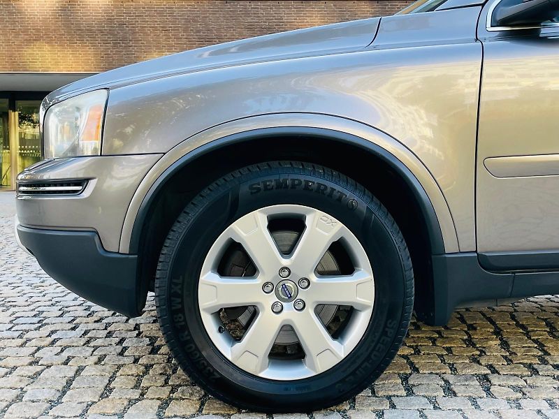 Volvo XC90 2.4 D5 4x4 AUT SERVISKA TAŽNÉ - fotka 48 z 48