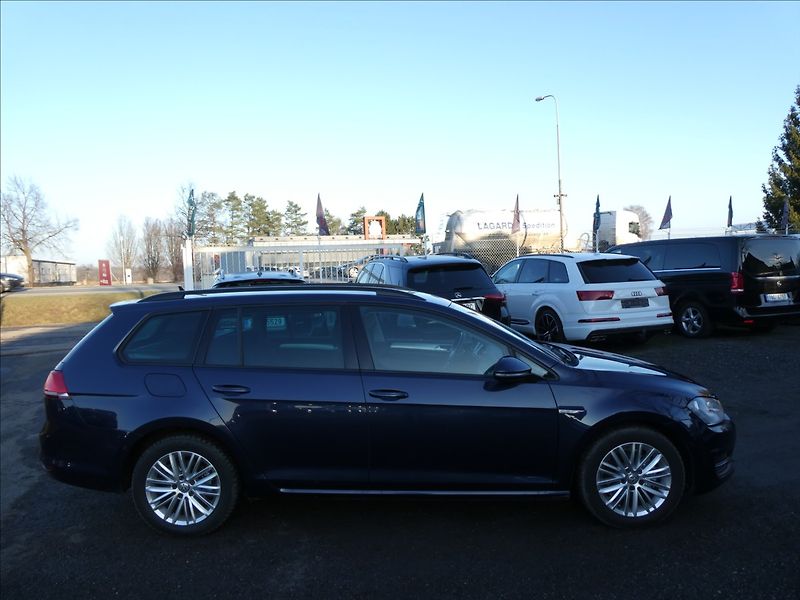 Volkswagen Golf 1,6 TDi 81kW,CUP,4x4,serviska - fotka 12 z 50