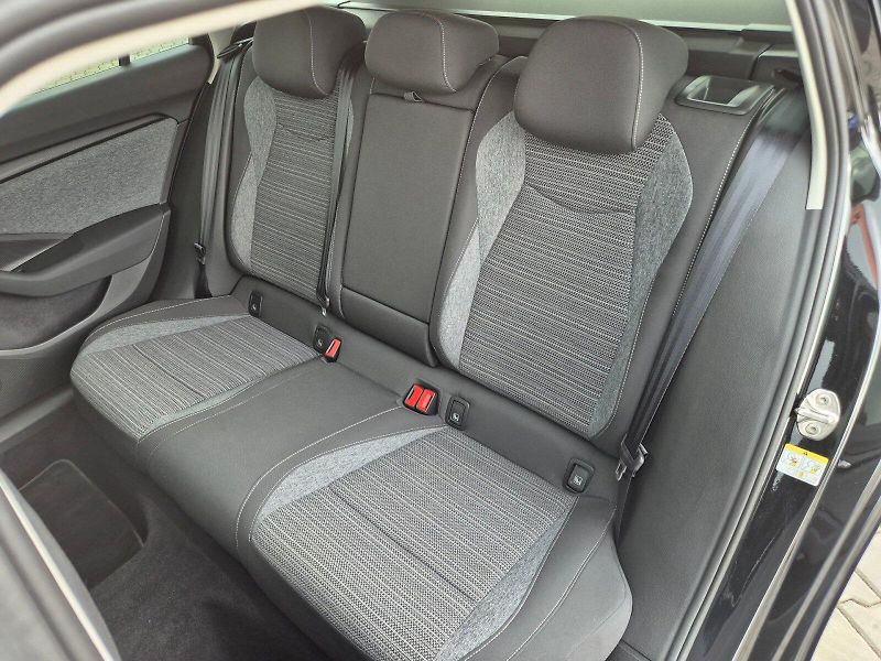 Škoda Superb (2024) Selection 2.0 TDI 110 kW 7°DSG - fotka 16 z 33