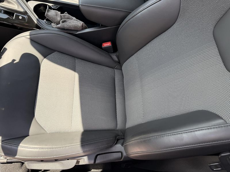 Kia Niro (2023) 1.6 GDI,HEV,ČR,5,5 L/100KM - fotka 12 z 22