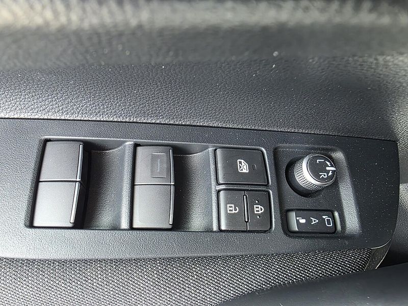 Toyota Corolla 1,5i / 92 kW Comfort Tech - fotka 15 z 25