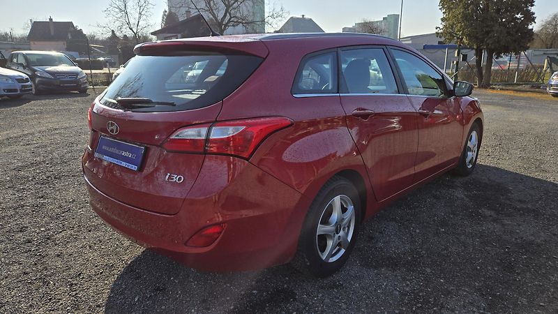 Hyundai i30 1.6GDI STYLE  99KW - fotka 8 z 44