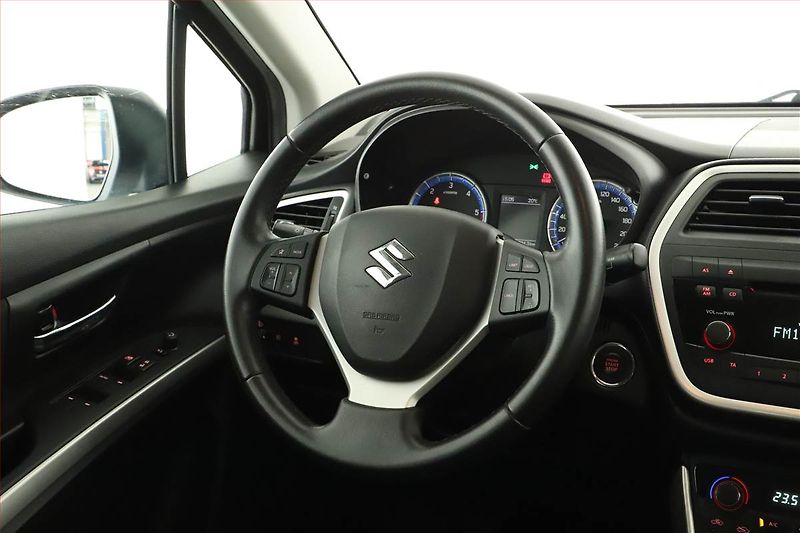 Suzuki SX4 S-Cross (2016) 1.6 DDiS, Serv.kniha, Tempomat - fotka 12 z 14