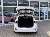 Hyundai i30 1,6 i 1.MAJITEL POUZ AUTORIZAK - náhled 9
