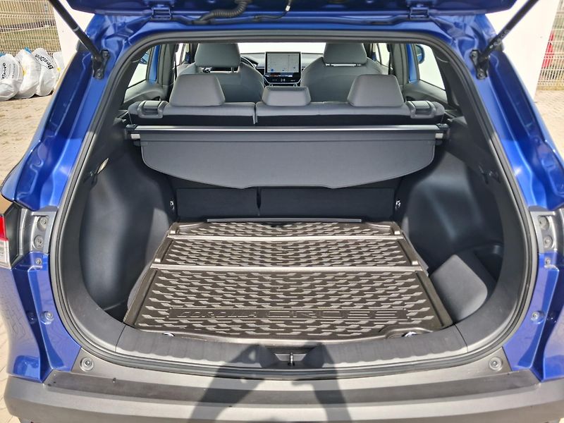 Toyota Corolla Cross 2.0 HSD e-CVT Comfort - fotka 10 z 25