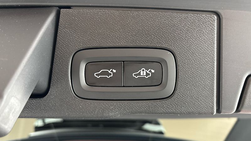 Volvo XC60 2.0 B5 AUT AWD Inscription - fotka 21 z 35