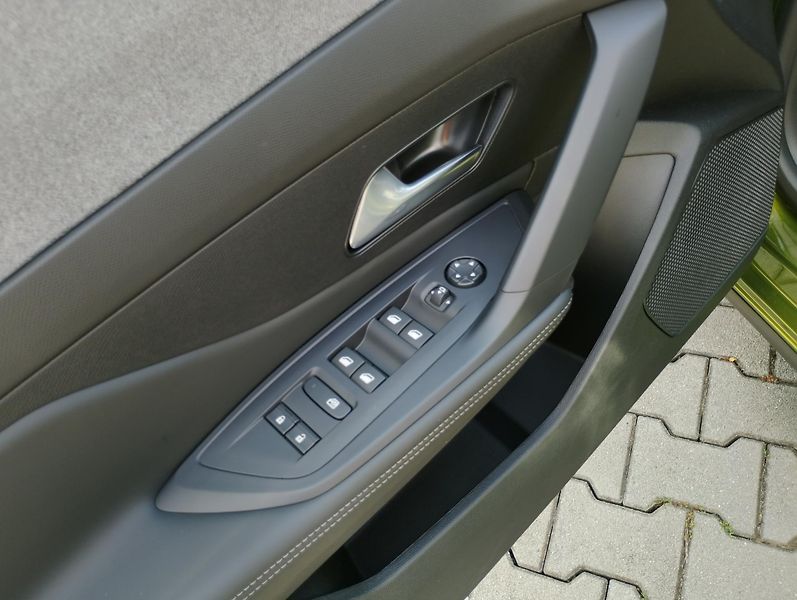 Peugeot 408 (2026) ALLURE Hybrid 145 e-DCS6 - fotka 24 z 26