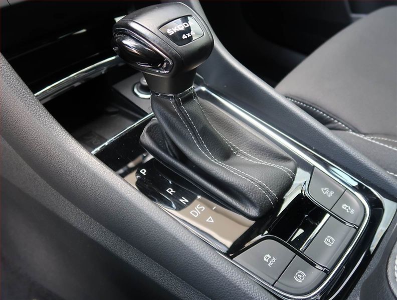 Škoda Karoq (2022) Sportline 2.0 TDI - fotka 13 z 20