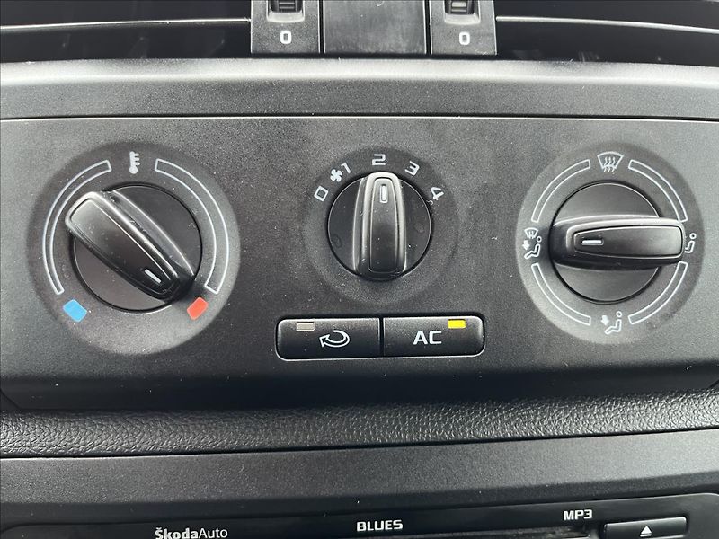 Škoda Fabia 1,2 TSi KLIMA 2x KOLA STK 1/28 - fotka 17 z 32