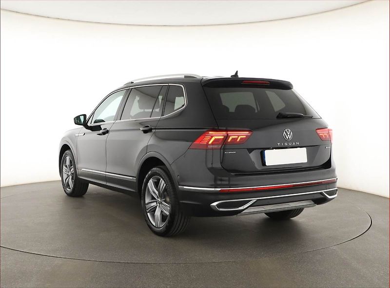Volkswagen Tiguan Allspace (2023) Elegance 2.0 TSI - fotka 4 z 16
