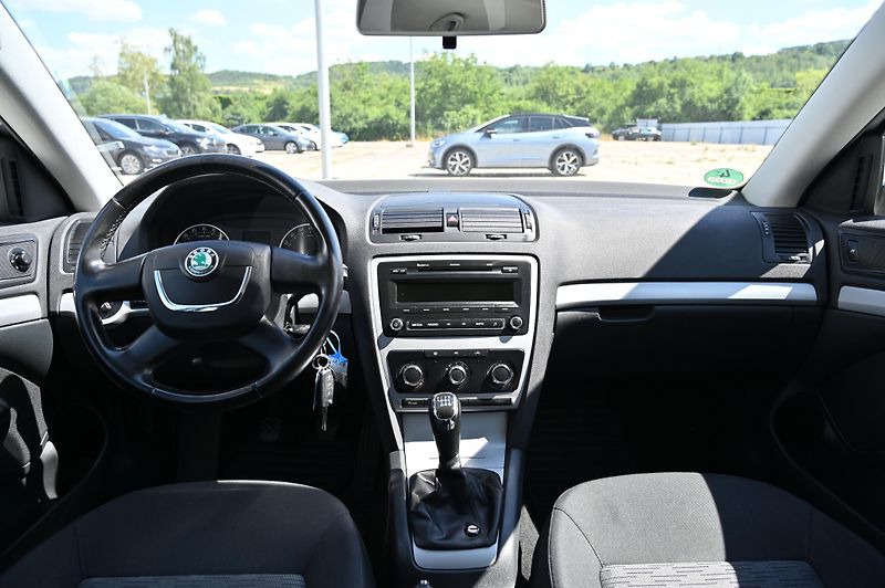Škoda Octavia 2.0TDI 103KW 9/2012 Rezervace - fotka 10 z 43