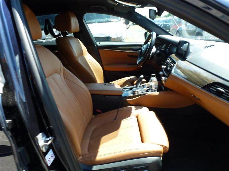 BMW Řada 5 3,0 D X-Drive M-Paket  Carbon - fotka 30 z 62