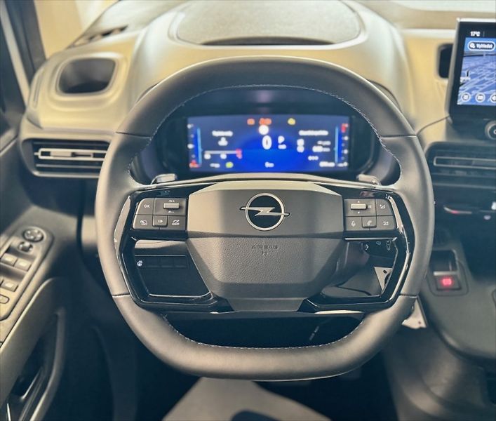Opel Combo (2024) 1.5 Elegance Plus L2H1 AT8 - fotka 7 z 11