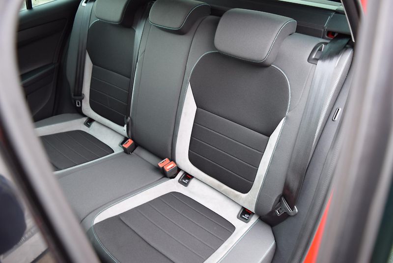 Škoda Fabia (2016) 1.2TSI 66kw ED. JOY TAŽNÉ APP  - fotka 16 z 49
