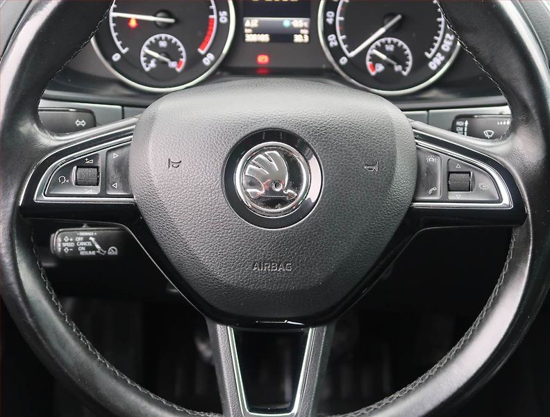 Škoda Superb (2017) Ambition 2.0 TDI, Navi, Xenony - fotka 16 z 22