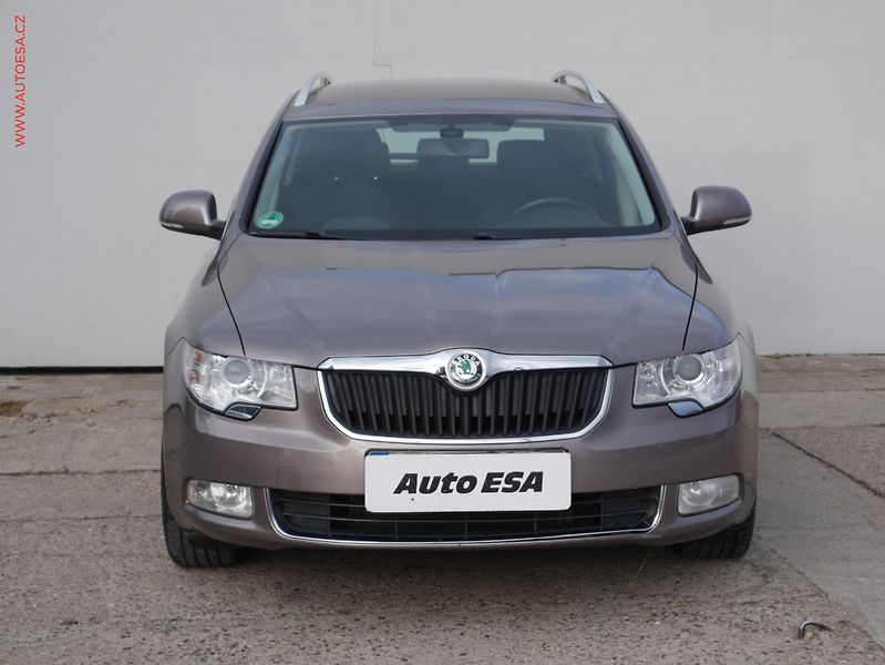 Škoda Superb (2012) 2.0TDi 4x4, AC, TZ, park - fotka 2 z 20