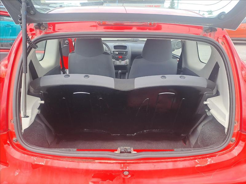 Peugeot 107 1,0 i - fotka 9 z 9