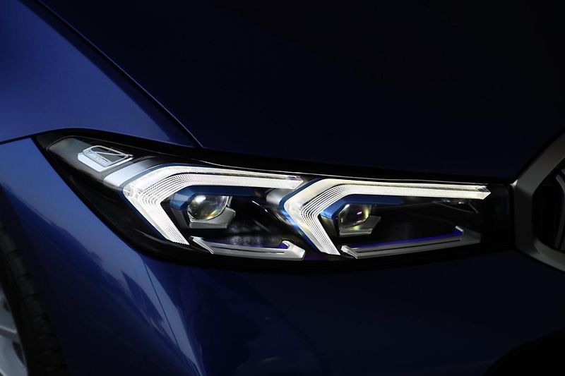 BMW Řada 3 320d xDrive Sedan - fotka 16 z 17