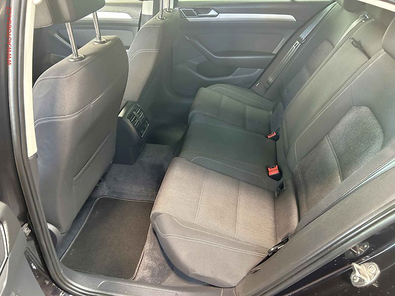 Volkswagen Passat (2015) 1.4TSi, 1.maj, LED, navi - fotka 10 z 18