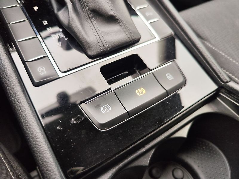 Škoda Superb 2.0 TDI/110kW Ambition Plus DS - fotka 24 z 33