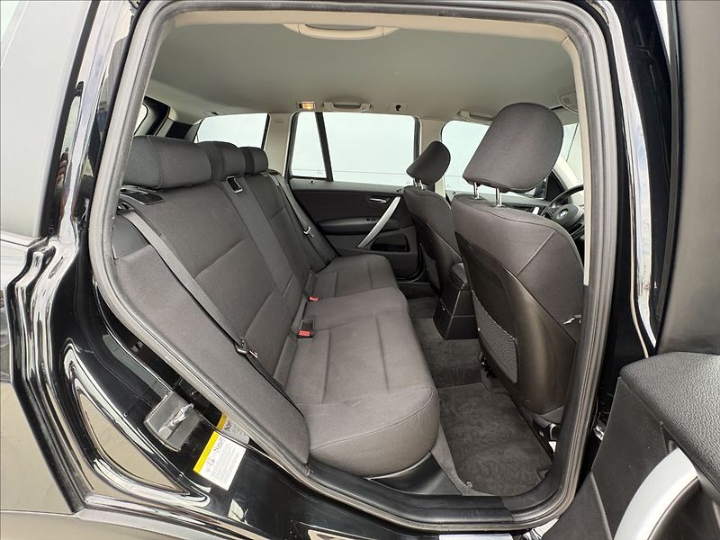 BMW X3 2,0 Č.R servisovano 6MT - fotka 30 z 31