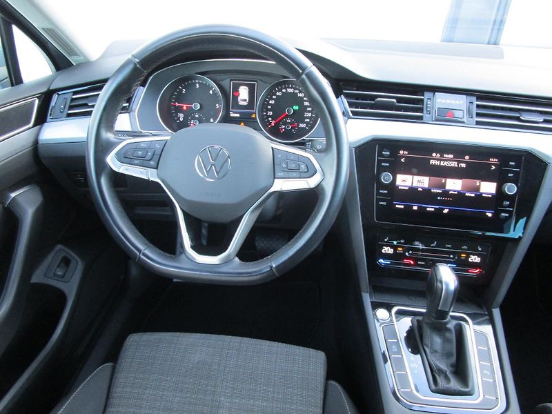 Volkswagen Passat Business Premium 2.0 TDI 110 k - fotka 5 z 21