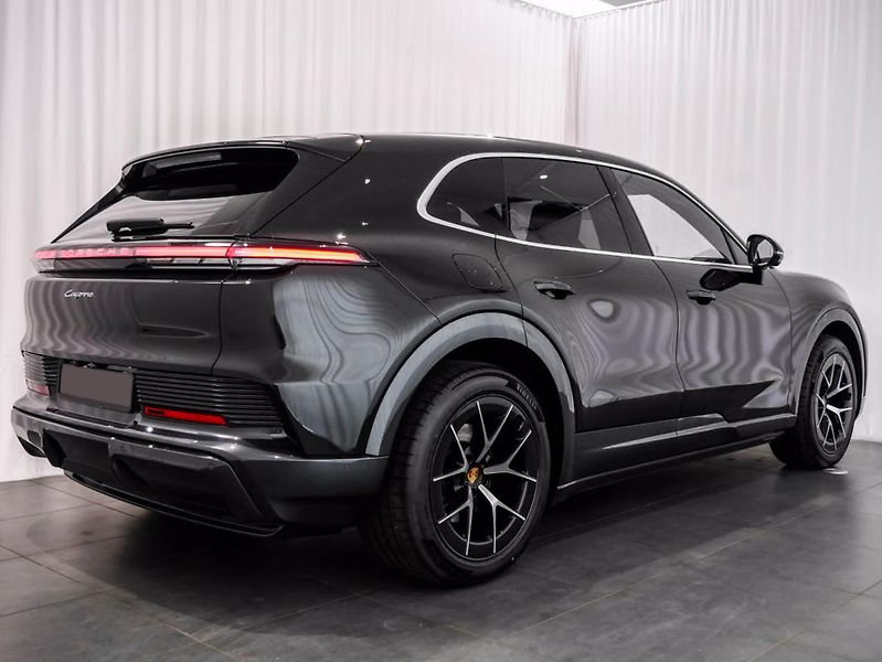 Porsche Cayenne Electric 360 HuD Display spol. - fotka 7 z 24