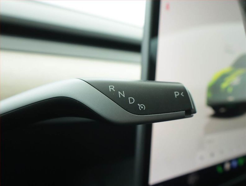Tesla Model Y (2022) Performance 79kWh, SoH 89% - fotka 13 z 21