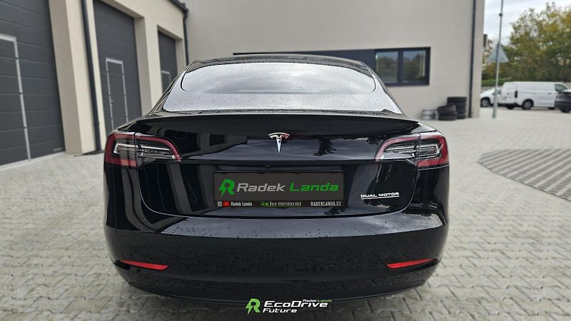 Tesla Model 3 (2021) Performance Dual Motor AWD - fotka 6 z 9