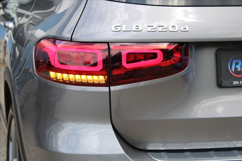 Mercedes-Benz GLB 2,0 220D  ČR,4MATIC,A/T,AMG - fotka 37 z 39