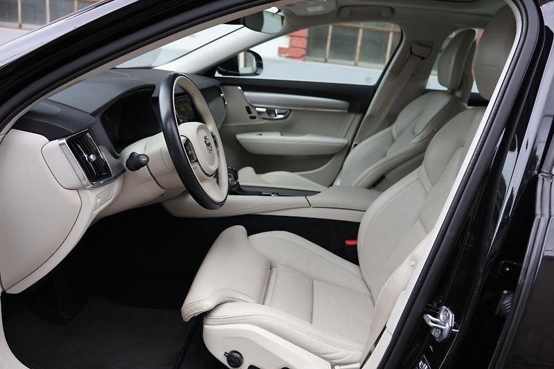 Volvo S90 (2017) D5 AWD Inscription - fotka 7 z 24