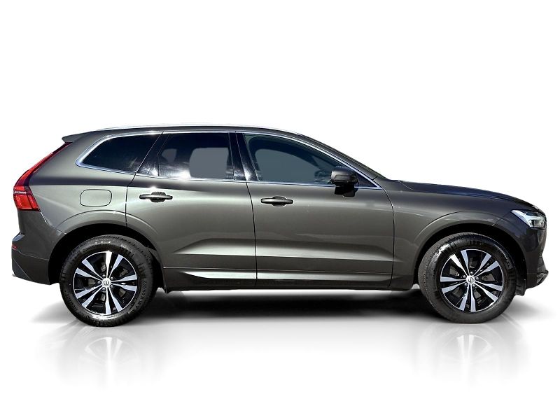 Volvo XC60 T5 AWD // MOMENTUM PRO  - fotka 6 z 49