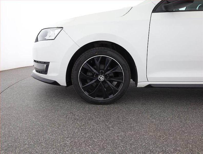 Škoda Rapid (2015) Spaceback 1.4 TDI, Xenony - fotka 14 z 20