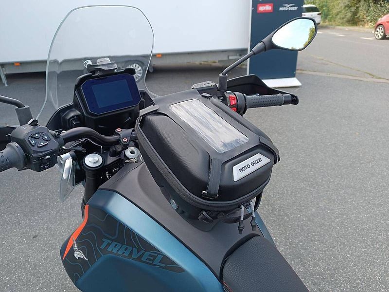Moto Guzzi V 85 TT (2026) Travel Blu Zefiro - fotka 12 z 17