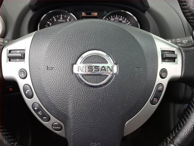 Nissan Qashqai (2012) 1.6 i, 7 míst, Tempomat - fotka 15 z 18