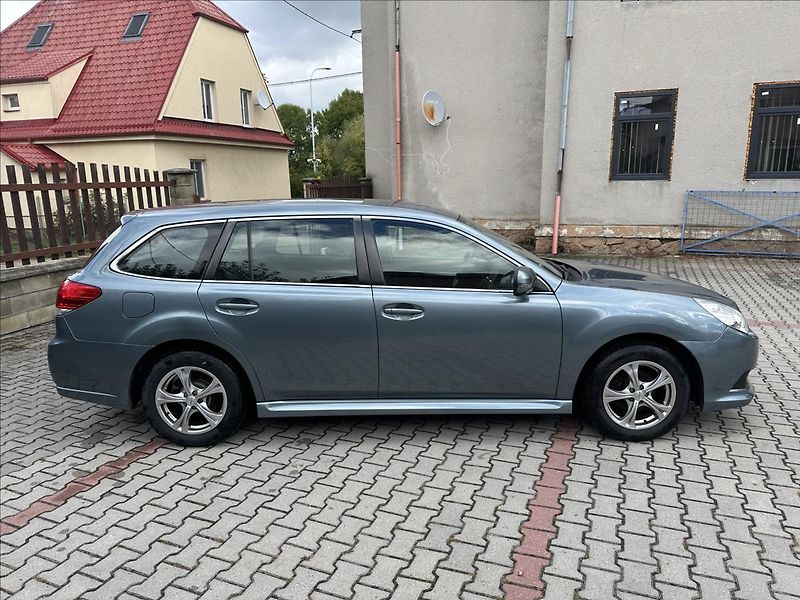 Subaru Legacy 2,0 Serviska 4X4 - fotka 2 z 21