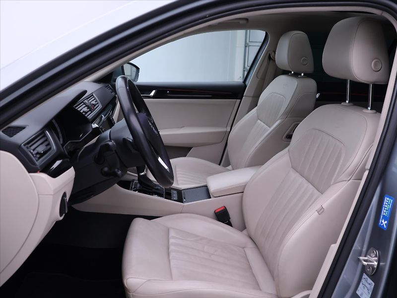 Škoda Superb 2,0 TSi 206kW L&K 4x4 CZ - fotka 10 z 39