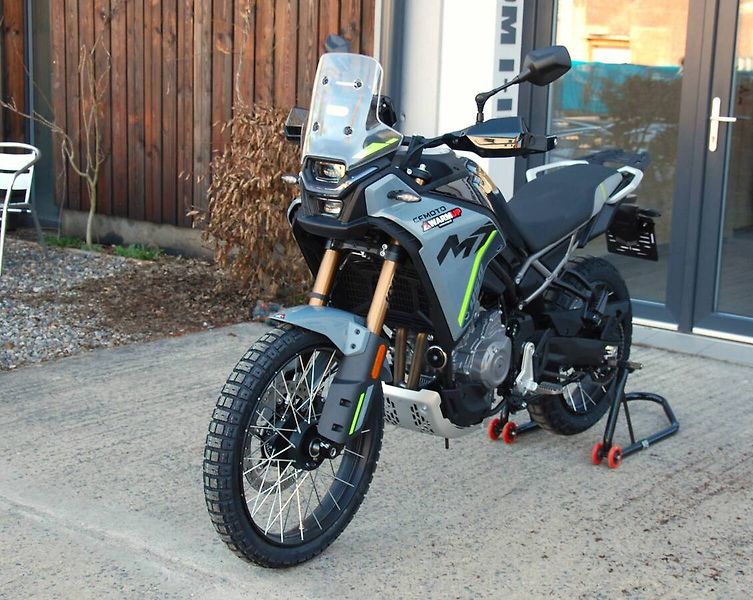 CFMOTO 450 MT-R (2026) 450MT-R GREY - fotka 10 z 25