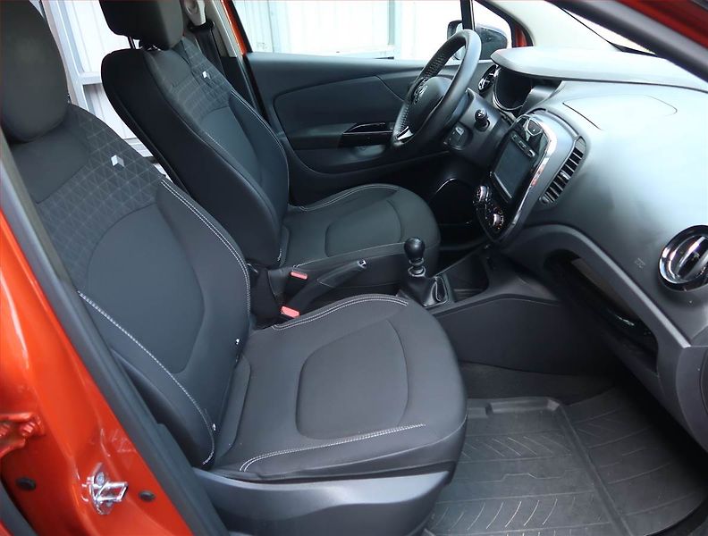 Renault Captur (2016) Limited 1.2 TCe, Serv.kniha - fotka 9 z 17
