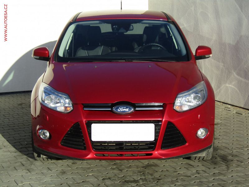 Ford Focus (2012) 1.6i, ČR, AT, xenon, autoAC - fotka 2 z 3