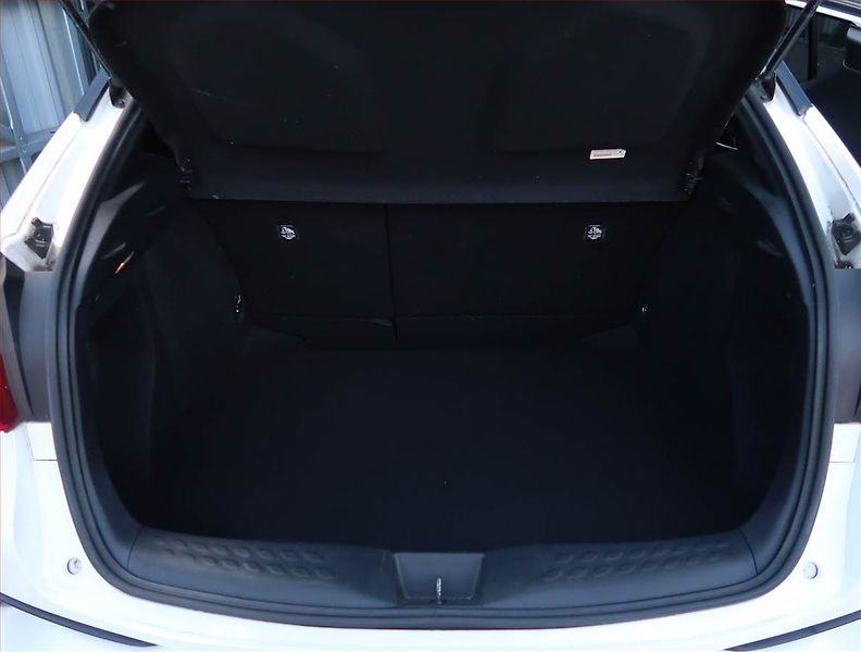 Toyota C-HR (2018) 1.2 Turbo, Navi, Tempomat - fotka 13 z 16